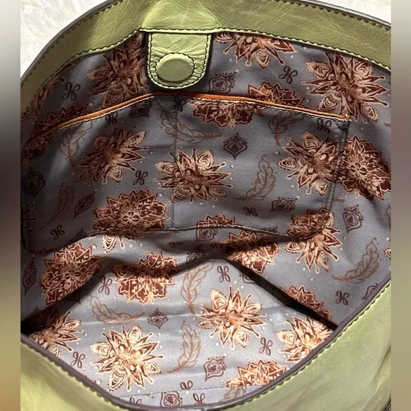 Used Hobo handbag in a pretty Eucalyptus color 💚 - Picture 6 of 7